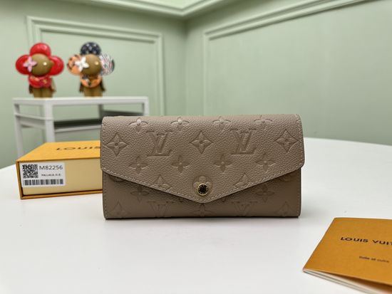 Louis Vuitton Sarah Envelope Leather Wallet M82256