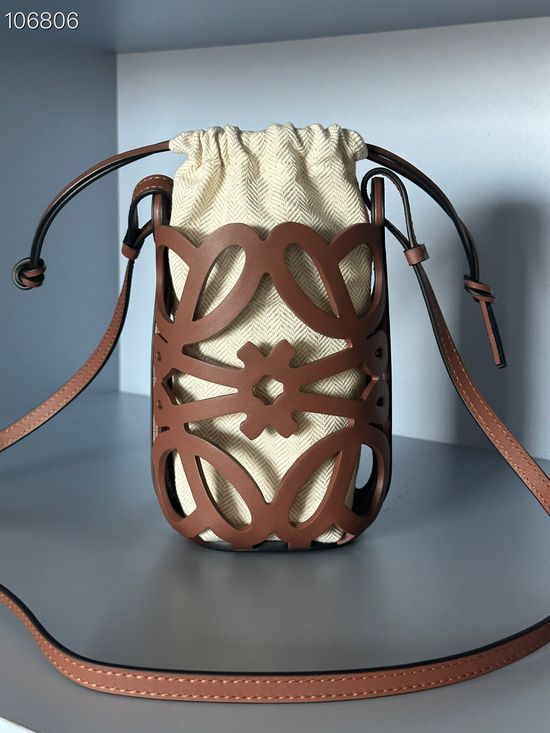 Loewe Hollow Out Crossbody Phone Bag 922