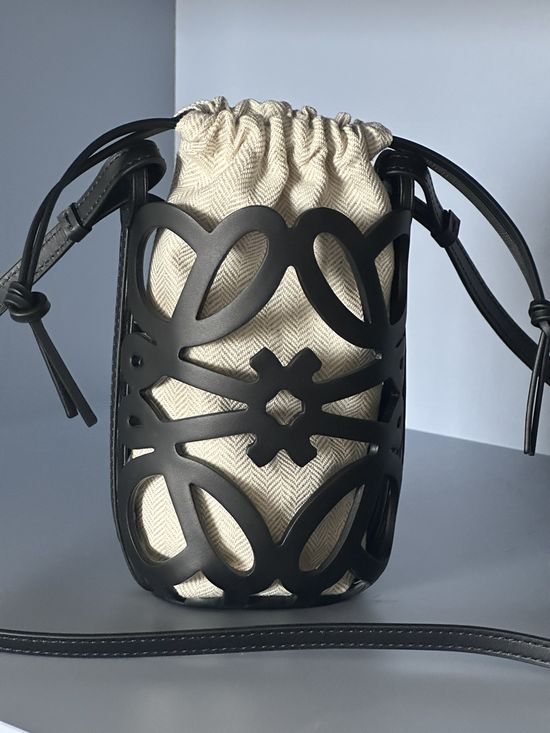 Loewe Hollow Out Crossbody Phone Bag 922