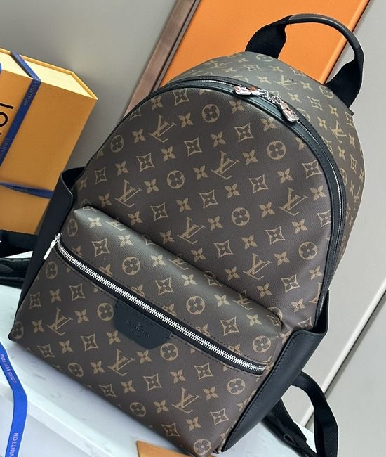 Louis Vuitton LV Discovery Small Backpack M46684
