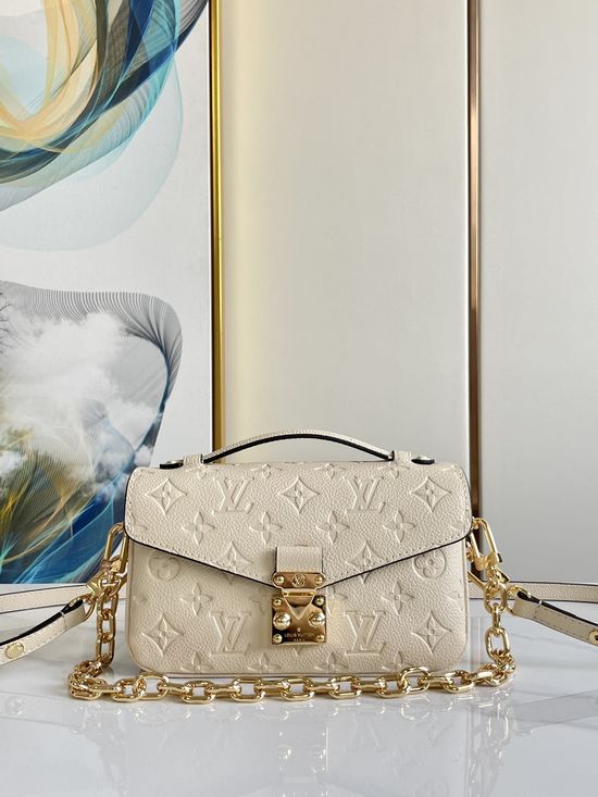 Louis Vuitton POCHETTE METIS Leather Messenger Bag M22942