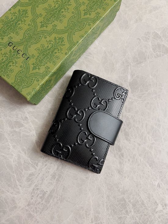 Gucci Leather Passport Holder Cover 724562