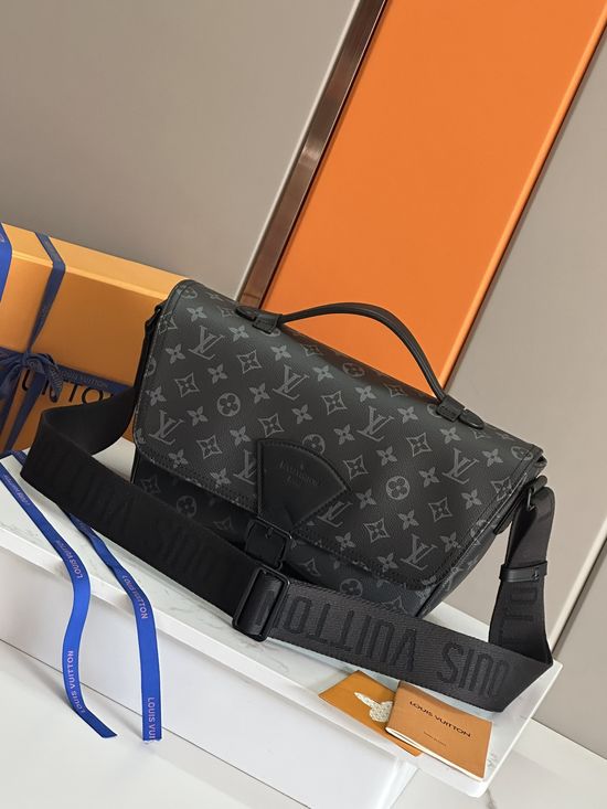 Louis Vuitton Montsouris Epi Leather Messenger Bag M46685