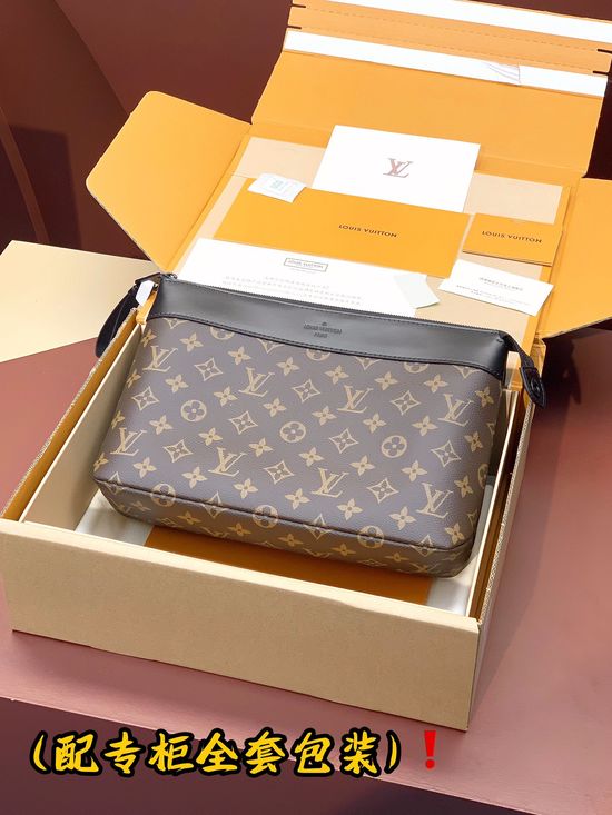Louis Vuitton Pochette Voyage Souple Handbag M82545