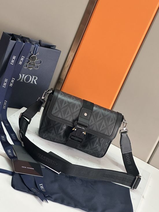 Christian Dior Hit the Road Handbag 1ESME 93380