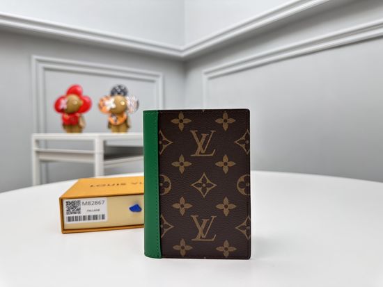 Louis Vuitton Passport Holder Monogram M82867