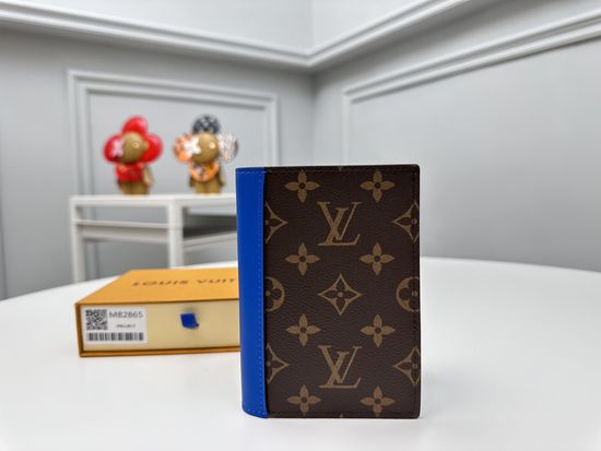 Louis Vuitton Passport Holder Monogram M82865