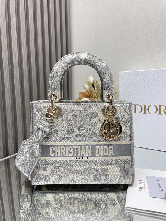 Christian Dior Lady Christian Dior Embroidered Bag 11697