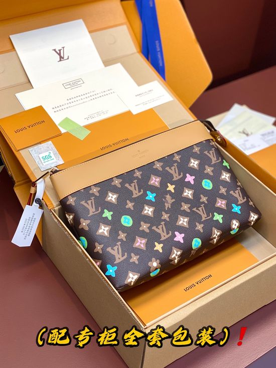 Louis Vuitton Pochette Voyage Souple Clutch M83568