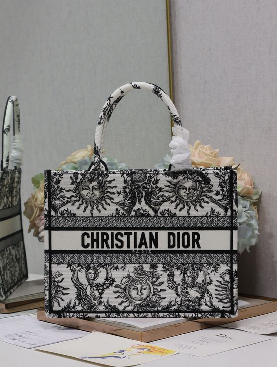 Christian Dior Book Tote White Embroidered Medium Bag 1286