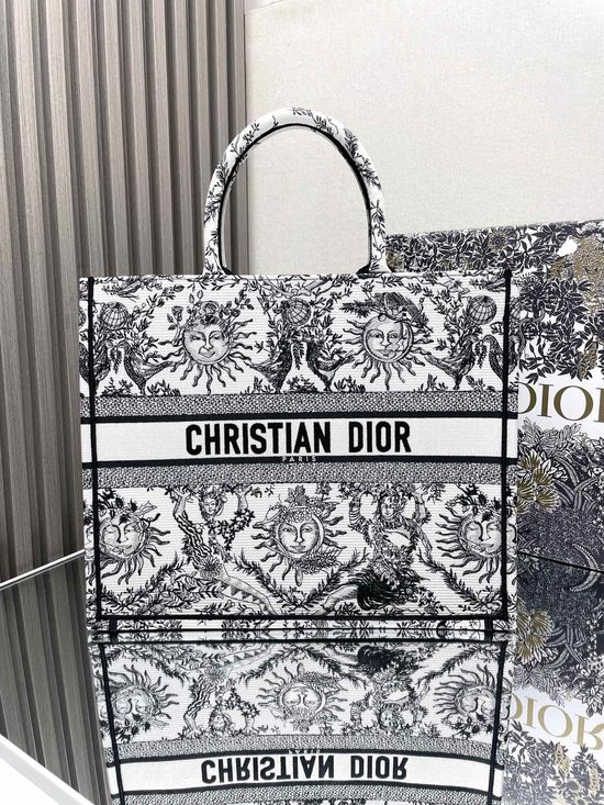 Christian Dior Book Tote White Sun Constellation Large 5639