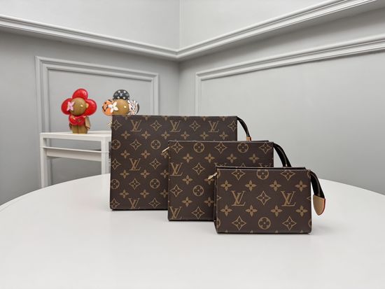 Louis Vuitton Trio Toiletry Pouch M47195