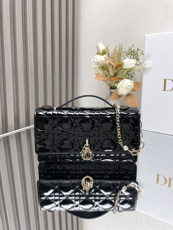 Christian Dior Lady Christian Dior Pearl Lambskin Clutch 0809