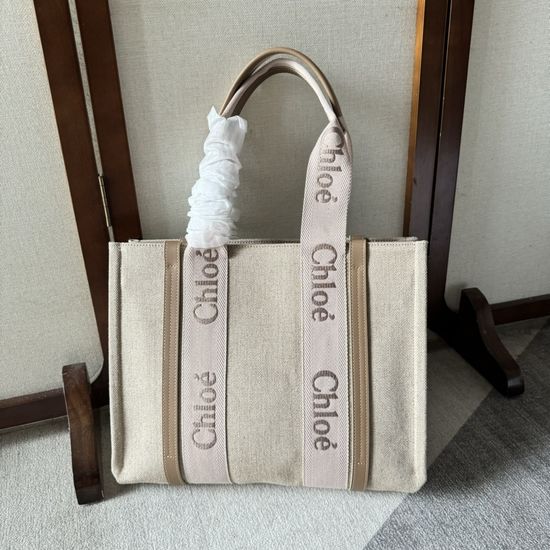 Chloe Woody Family Medium Tote Bag with Embroidered Logo 6079