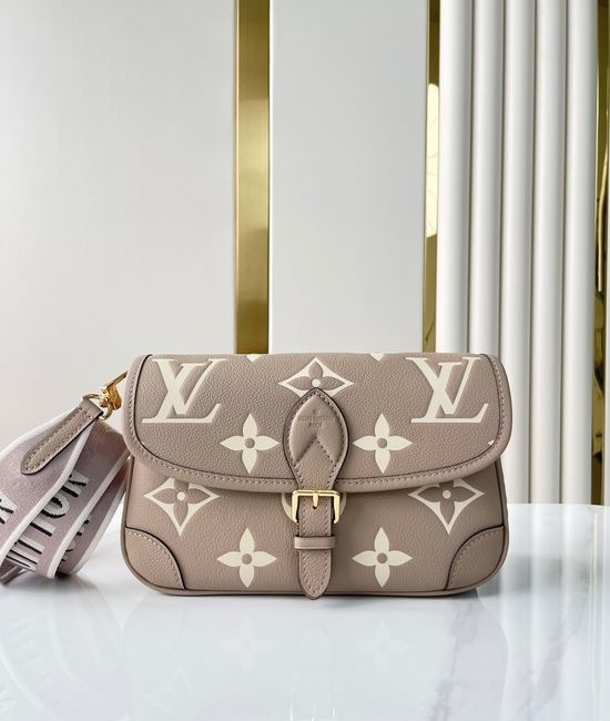Louis Vuitton LV DIANE Leather Baguette Handbag M46583