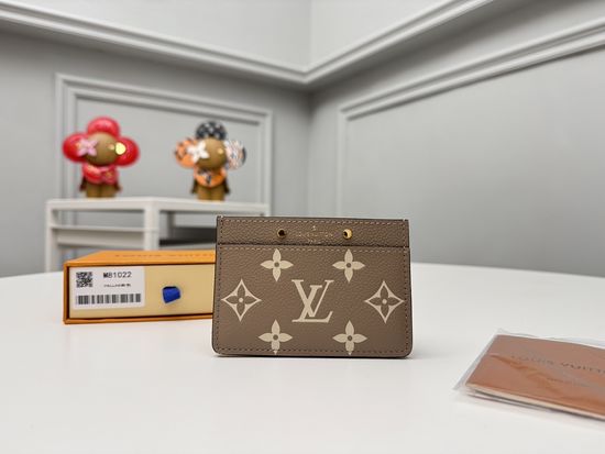 Louis Vuitton Card Holder Monogram Leather M81022