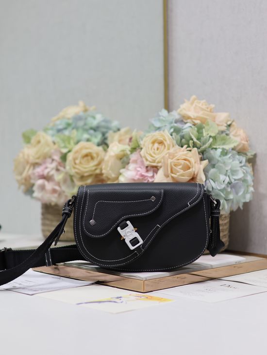 Christian Dior Saddle Messenger Grain Leather Bag 325