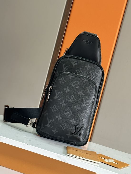 Louis Vuitton Avenue Adjustable Strap Shoulder Bag M47137