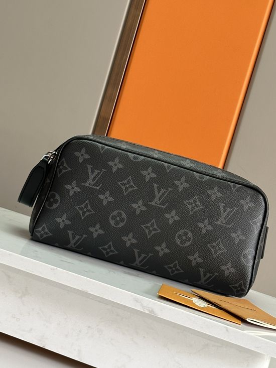 Louis Vuitton Locker Dopp Kit M46354