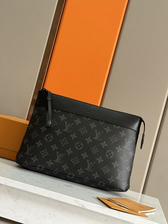 Louis Vuitton Pochette Voyage Monogram Clutch M82543