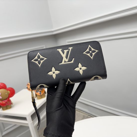 Louis Vuitton Monogram Pattern Round Zip Wallet M80481