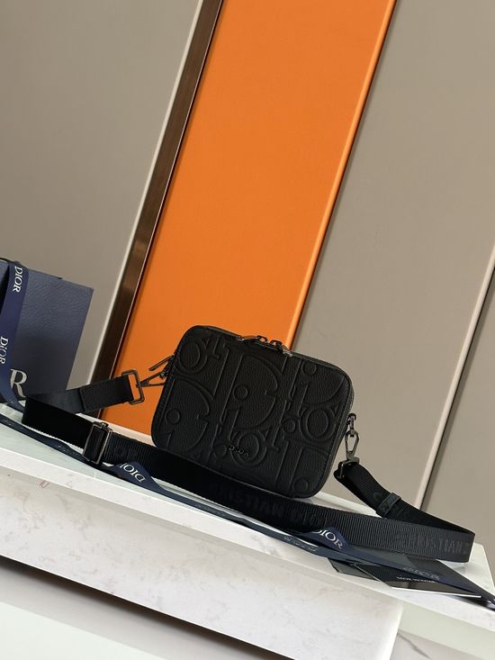 Christian Dior Gravity Leather Clutch With Strap 93310