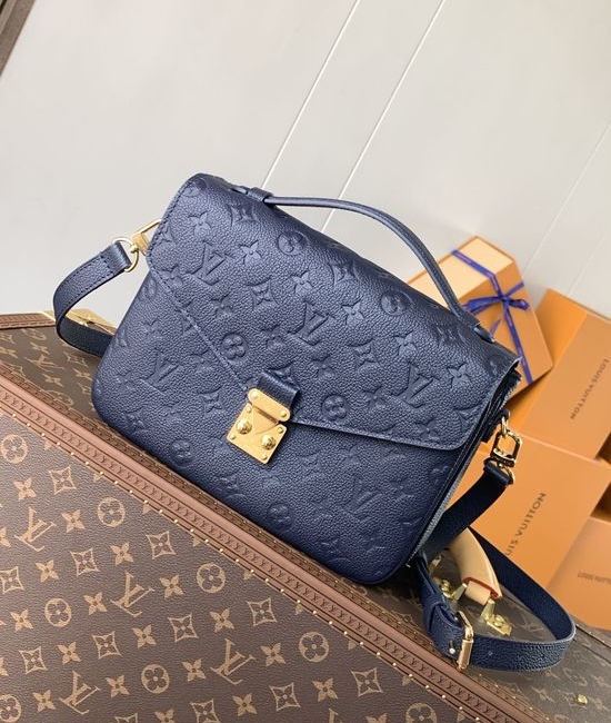 Louis Vuitton LV Pochette Metis Leather Handbag M44881