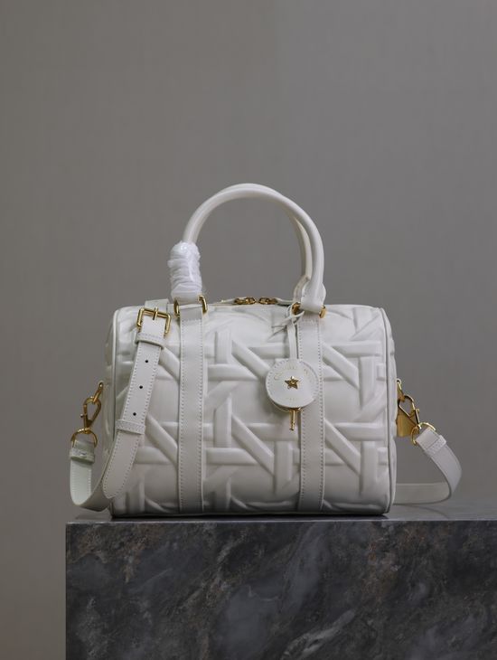 Christian Dior Groove 25 White Quilted Handbag 1365