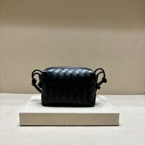 Bottega Veneta Woven Small Square Bag Classic Versatile 3001