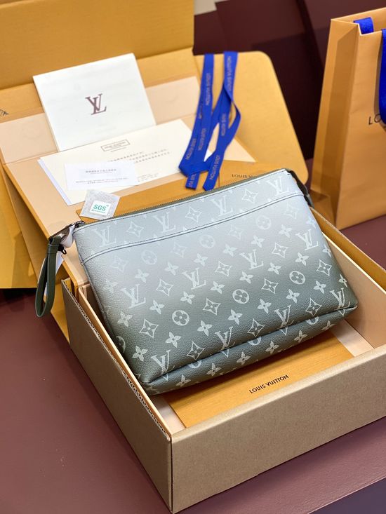 Louis Vuitton POCHETTE VOYAGE SOUPLE Clutch M11545