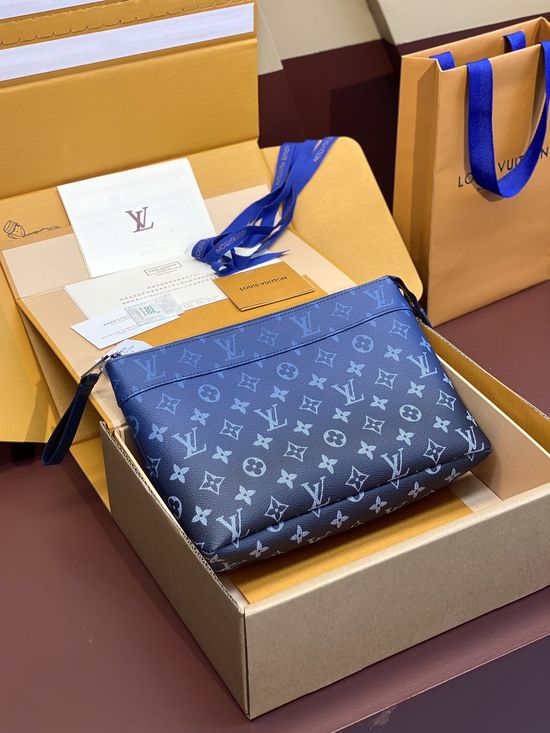 Louis Vuitton POCHETTE VOYAGE SOUPLE Clutch M11545