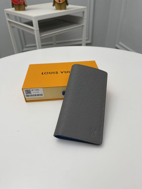Louis Vuitton Brazza Taiga Leather Wallet M11580