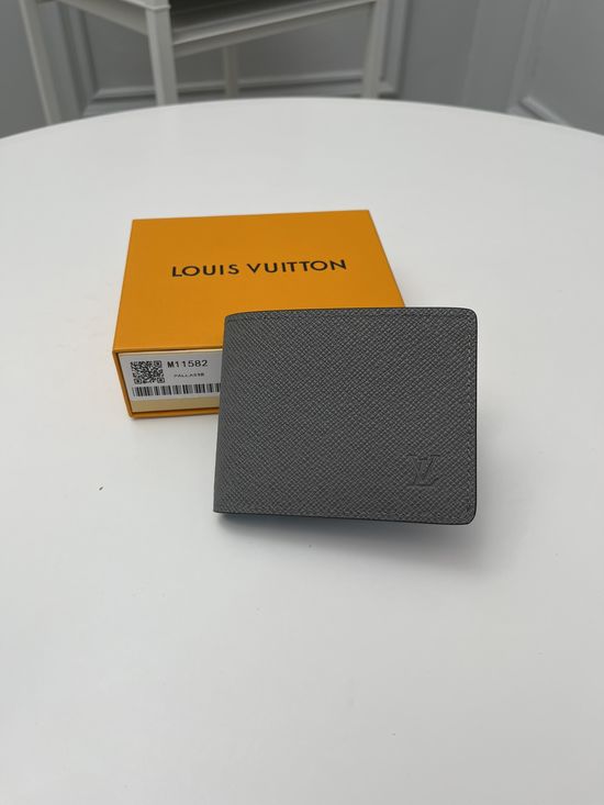 Louis Vuitton Slender Wallet M11582