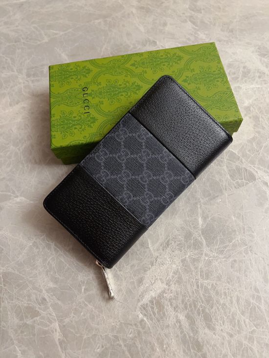 Gucci GG Supreme Cowhide Wallet 821803