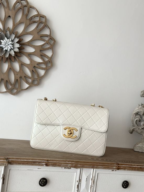 Chanel Classic Flap Lambskin Quilted Handbag A2222