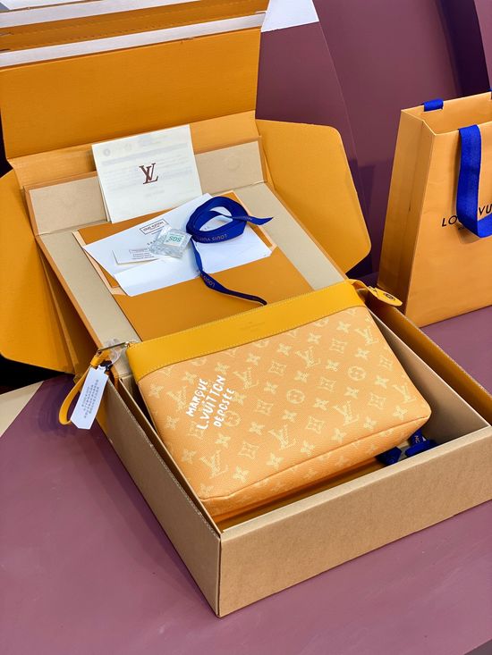 Louis Vuitton Pochette Voyage Souple Clutch M12665
