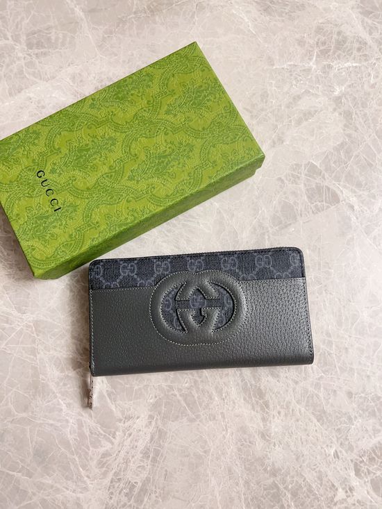 Gucci Supreme Canvas Zip Wallet 16023