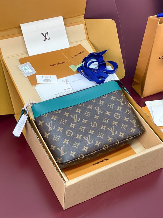 Louis Vuitton Pochette Voyage Souple Clutch 8913