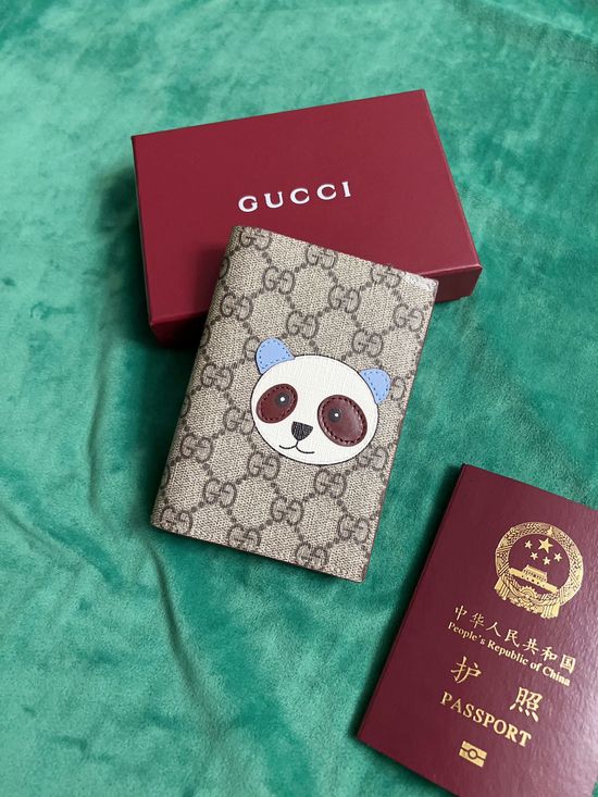 Gucci PVC Leather Cartoon Pattern Passport Holder 810072