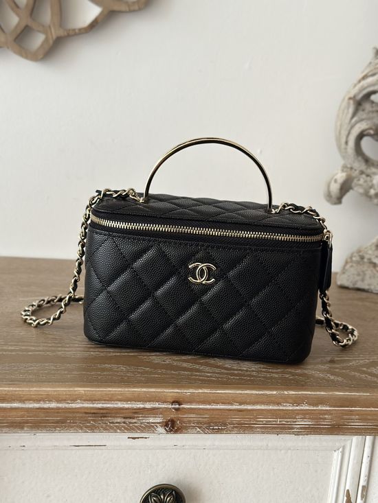 Chanel Enamel Buckle Chain Cosmetic Box Bag 66009