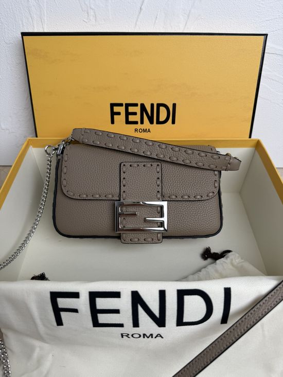 Fendi Baguette Hand-sewn Leather Bag 600S