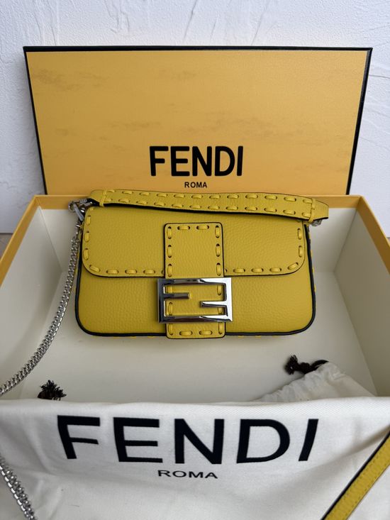Fendi Baguette Hand-sewn Leather Bag 600S