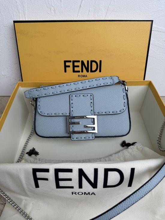 Fendi Baguette Bag Premium Leather 600S