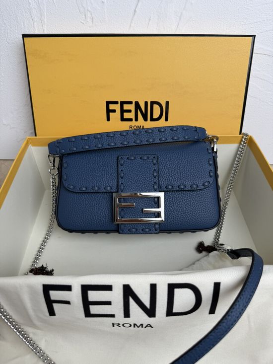 Fendi Baguette Bag Premium Leather 600S