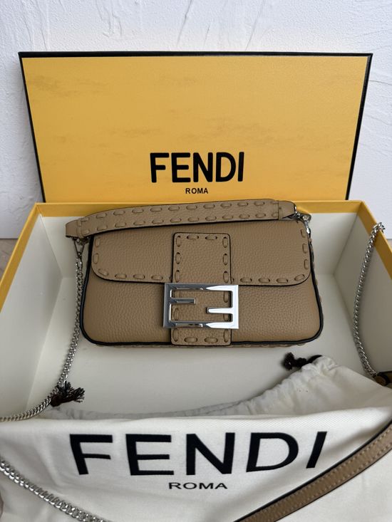 Fendi Baguette Bag Premium Leather 600S