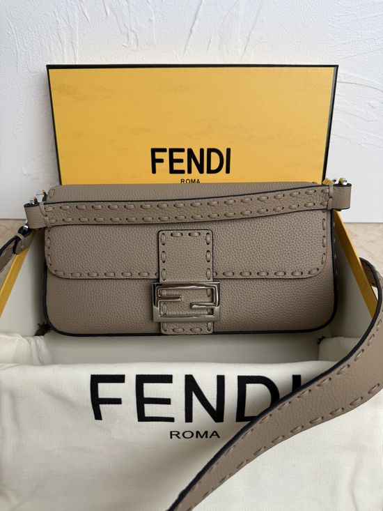 Fendi Baguette Fashion Handbag 600