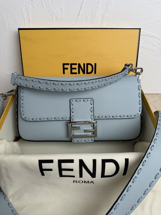 Fendi Baguette Fashion Handbag 600