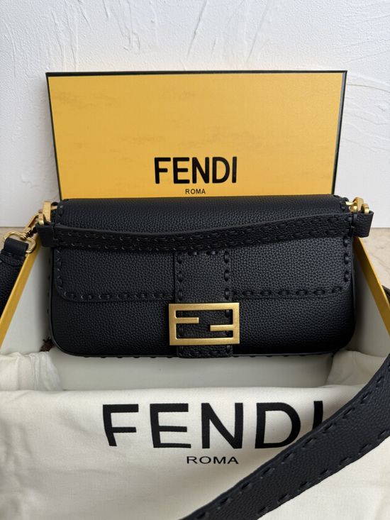 Fendi Baguette Fashion Handbag 600