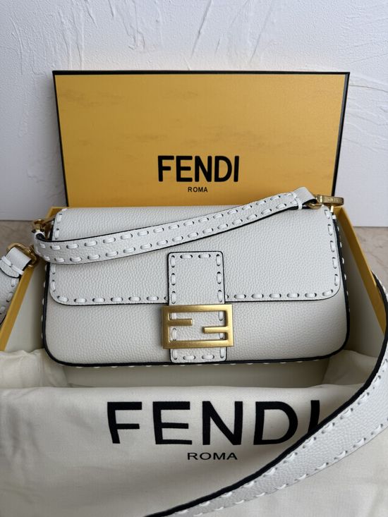Fendi Baguette Fashion Handbag 600