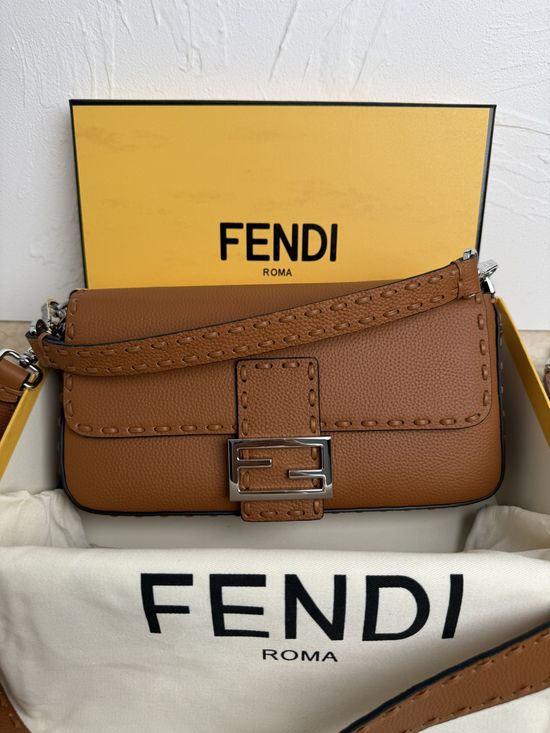 Fendi Baguette Fashion Handbag 600
